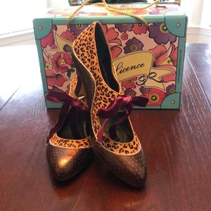 Women Leopard fashion heel.